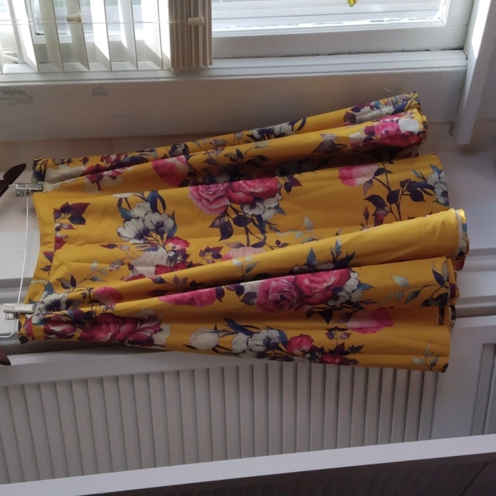 MODCLOTH beautiful saffron yellow floral Ibanez skirt nwot sz 3x Myrtlewood CA